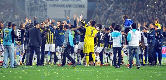 ŞAMPİYON FENERBAHÇE (YER SARI GÖK LACIVERT) 36