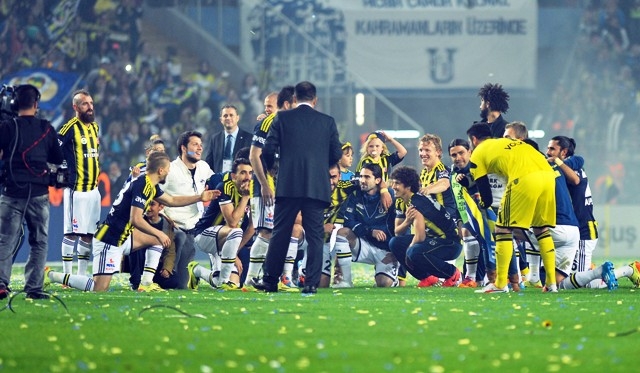 ŞAMPİYON FENERBAHÇE (YER SARI GÖK LACIVERT) 40
