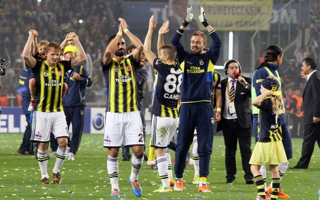 ŞAMPİYON FENERBAHÇE (YER SARI GÖK LACIVERT) 45