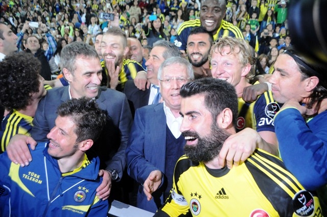 ŞAMPİYON FENERBAHÇE (YER SARI GÖK LACIVERT) 48