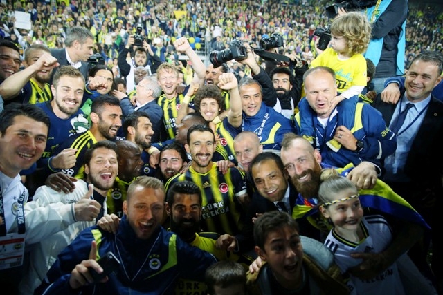 ŞAMPİYON FENERBAHÇE (YER SARI GÖK LACIVERT) 54