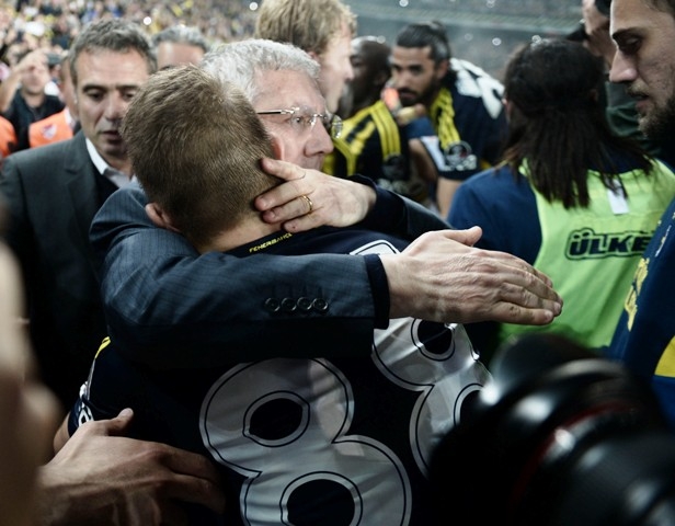 ŞAMPİYON FENERBAHÇE (YER SARI GÖK LACIVERT) 74