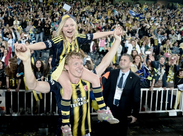 ŞAMPİYON FENERBAHÇE (YER SARI GÖK LACIVERT) 76
