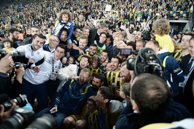 ŞAMPİYON FENERBAHÇE (YER SARI GÖK LACIVERT) 77