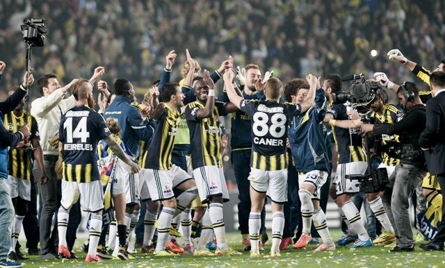 ŞAMPİYON FENERBAHÇE (YER SARI GÖK LACIVERT) 81