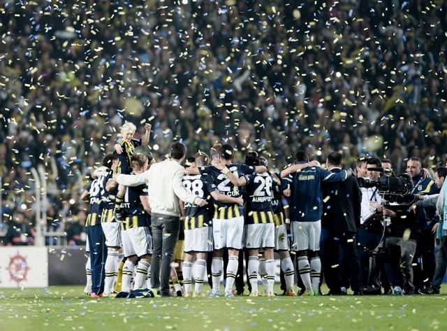 ŞAMPİYON FENERBAHÇE (YER SARI GÖK LACIVERT) 84