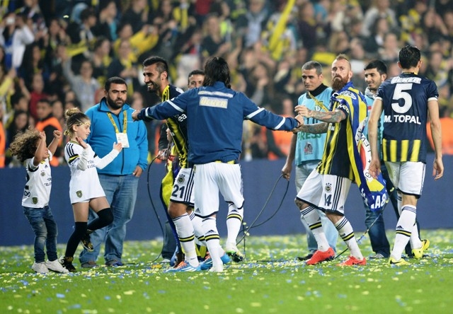 ŞAMPİYON FENERBAHÇE (YER SARI GÖK LACIVERT) 95