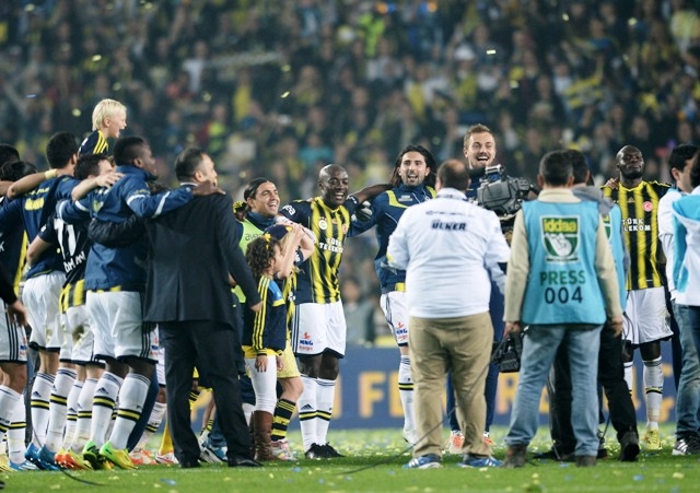 ŞAMPİYON FENERBAHÇE (YER SARI GÖK LACIVERT) 96