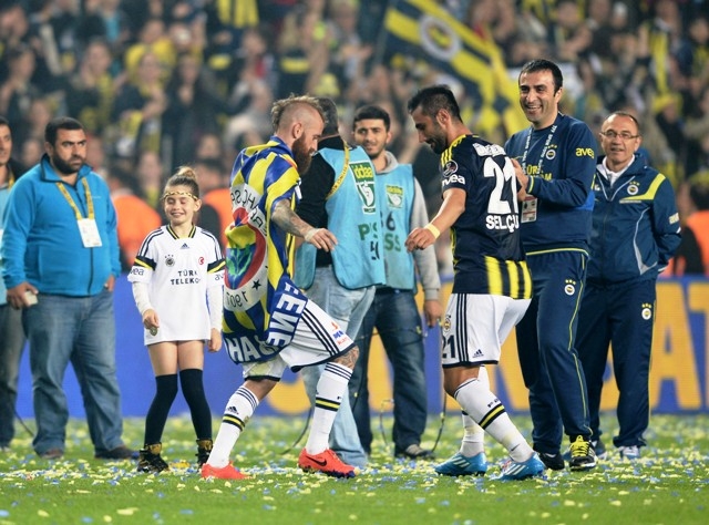 ŞAMPİYON FENERBAHÇE (YER SARI GÖK LACIVERT) 98