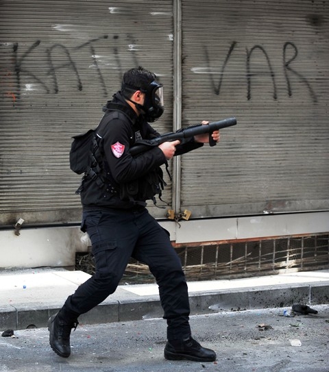 1 MAYIS'TA TERÖR ESTİRDİLER 128