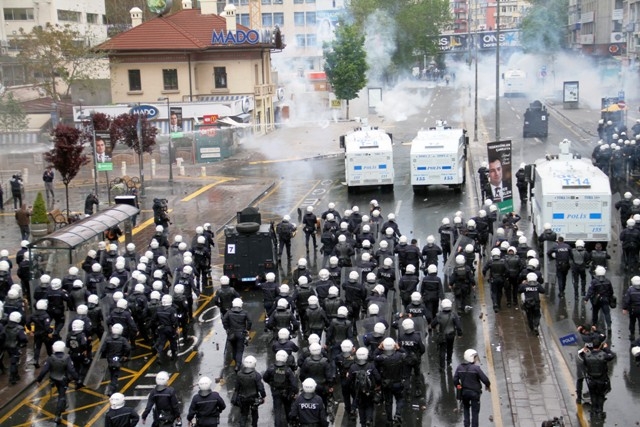 1 MAYIS'TA TERÖR ESTİRDİLER 195