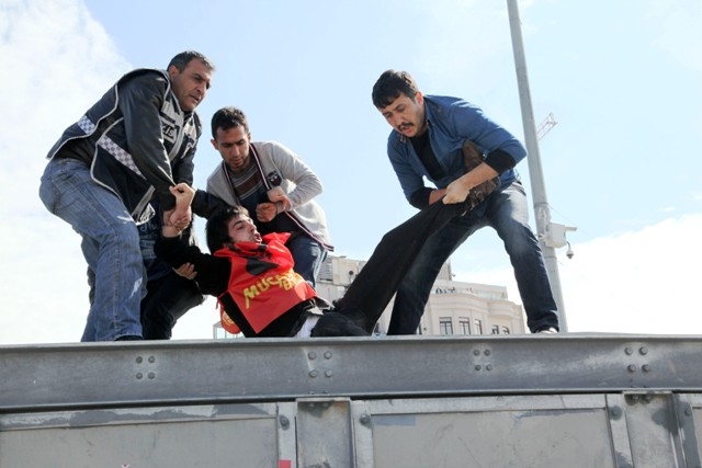 1 MAYIS'TA TERÖR ESTİRDİLER 233