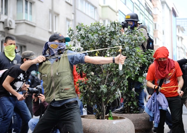 1 MAYIS'TA TERÖR ESTİRDİLER 30