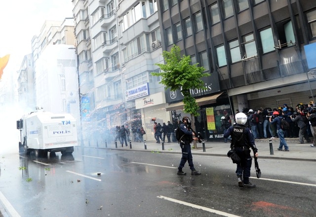 1 MAYIS'TA TERÖR ESTİRDİLER 38