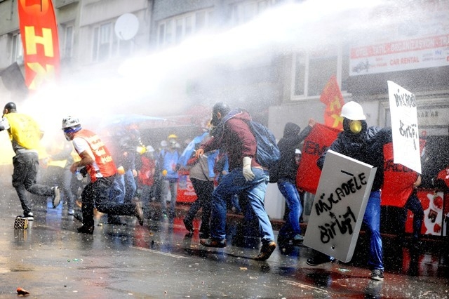 1 MAYIS'TA TERÖR ESTİRDİLER 62
