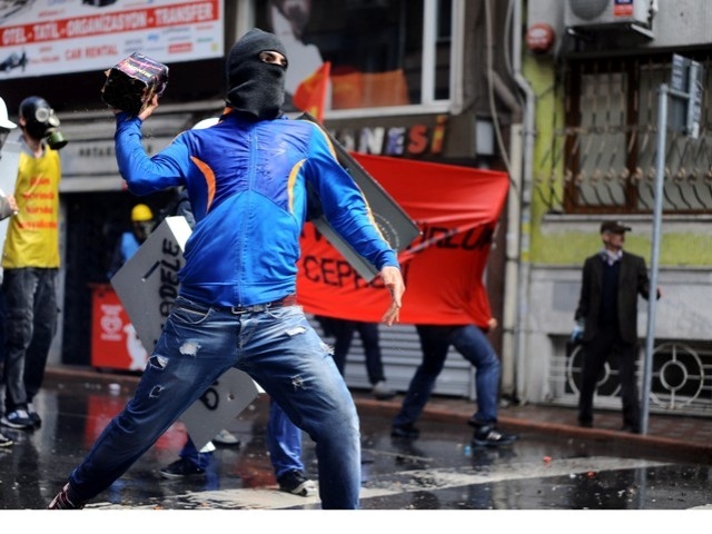 1 MAYIS'TA TERÖR ESTİRDİLER 64