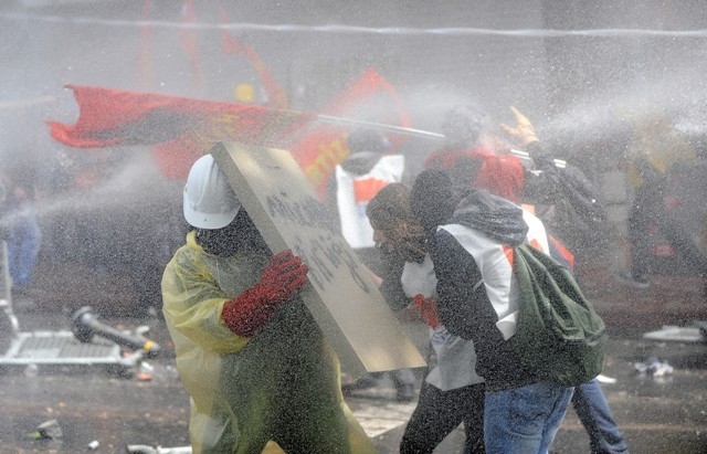 1 MAYIS'TA TERÖR ESTİRDİLER 75