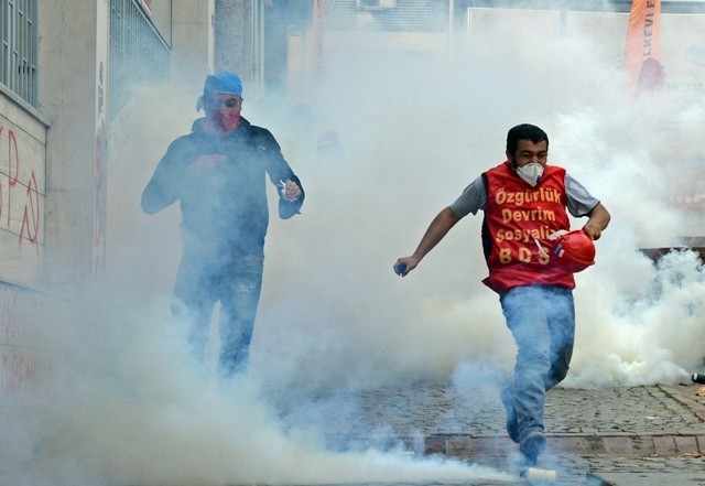 1 MAYIS'TA TERÖR ESTİRDİLER 88