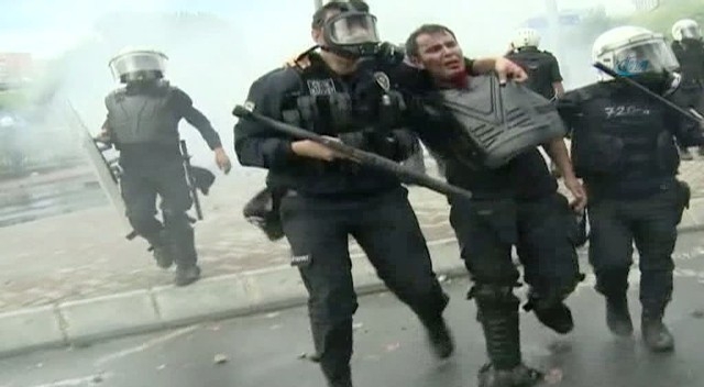 1 MAYIS'TA TERÖR ESTİRDİLER 92