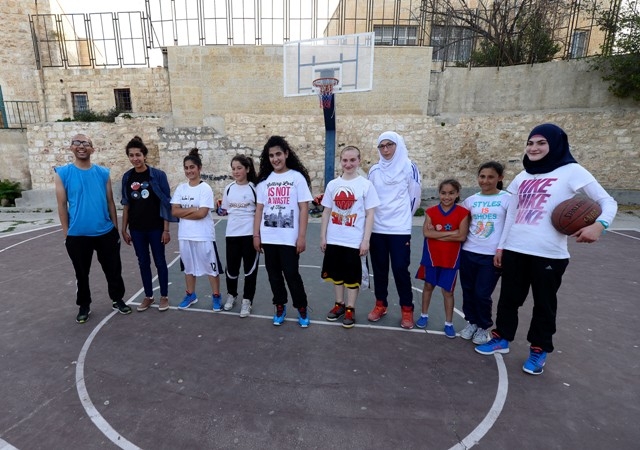 KUDÜS'ÜN BAYAN KRAMPONLARI 32