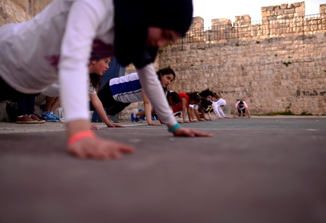 KUDÜS'ÜN BAYAN KRAMPONLARI 46