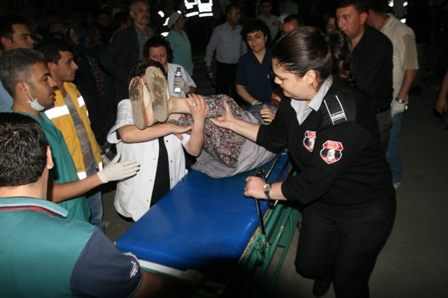 TÜRKİYE SOMA'YA AĞLADI 12