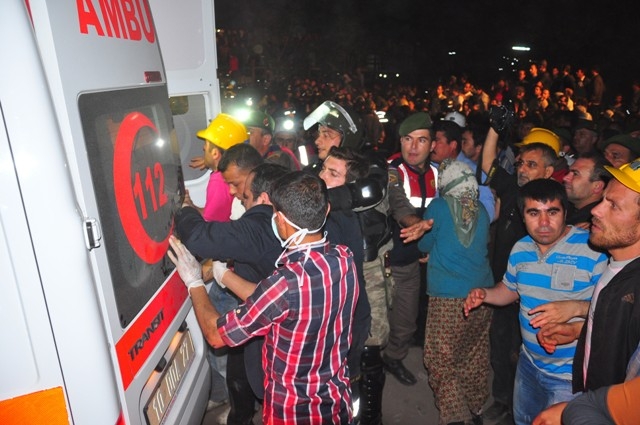 TÜRKİYE SOMA'YA AĞLADI 15