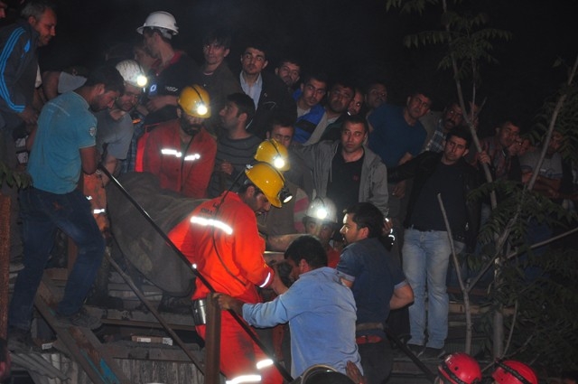 TÜRKİYE SOMA'YA AĞLADI 24