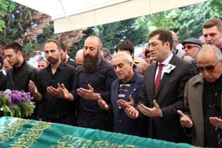 Halit Ergenç‘in acı kaybı 1