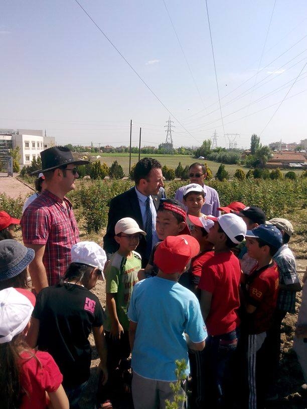 BAŞKAN YERİNDE DURAMIYOR 10