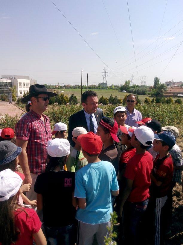 BAŞKAN YERİNDE DURAMIYOR 12