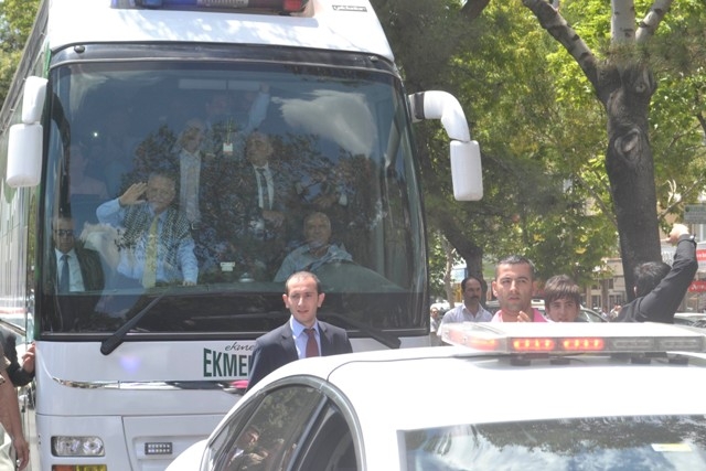 ÇATI ADAY EKMELEDDİN İHSANOĞLU KONYA'DA 30