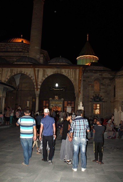 KADİR GECESİ'NDE KONYALILARA MEYDANLAR DAR GELDİ 2