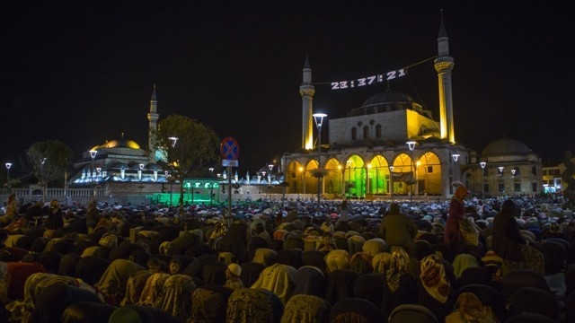 KADİR GECESİ'NDE KONYALILARA MEYDANLAR DAR GELDİ 7