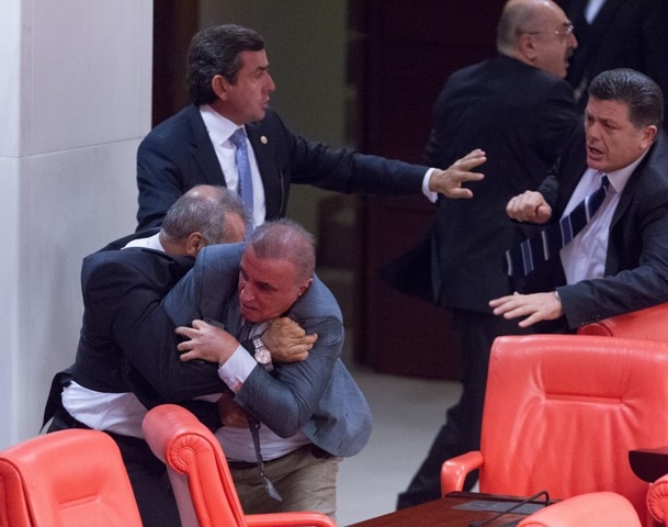 TBMM'Yİ RİNGE ÇEVİRDİLER 14