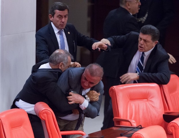 TBMM'Yİ RİNGE ÇEVİRDİLER 15
