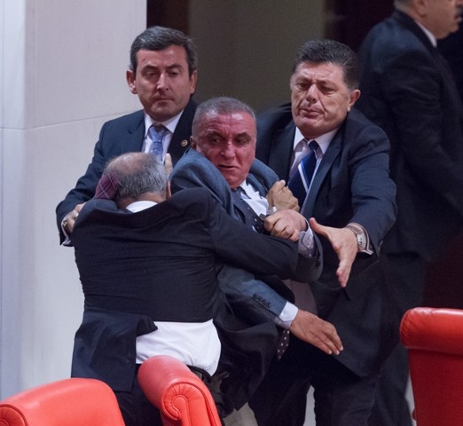 TBMM'Yİ RİNGE ÇEVİRDİLER 16