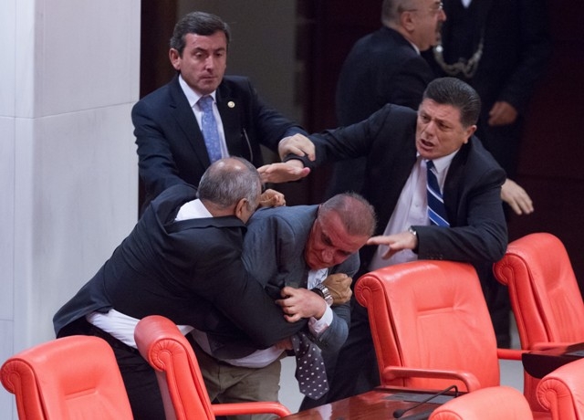 TBMM'Yİ RİNGE ÇEVİRDİLER 17