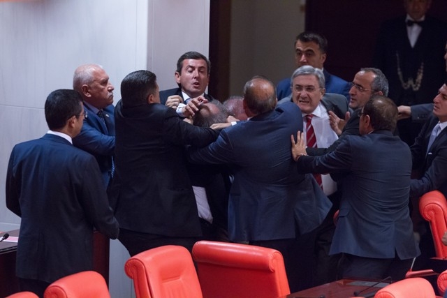 TBMM'Yİ RİNGE ÇEVİRDİLER 21