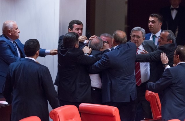 TBMM'Yİ RİNGE ÇEVİRDİLER 22