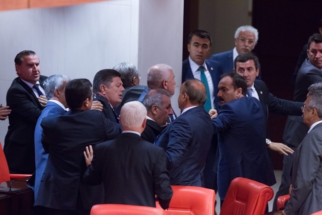 TBMM'Yİ RİNGE ÇEVİRDİLER 23