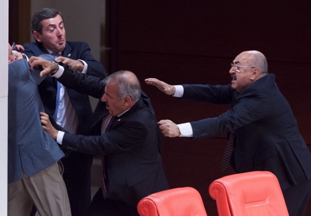 TBMM'Yİ RİNGE ÇEVİRDİLER