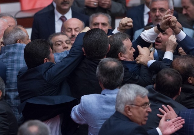 TBMM'Yİ RİNGE ÇEVİRDİLER 41