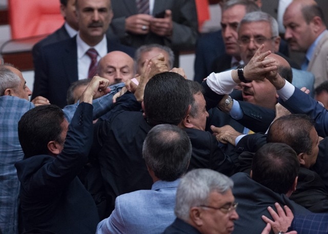 TBMM'Yİ RİNGE ÇEVİRDİLER 42