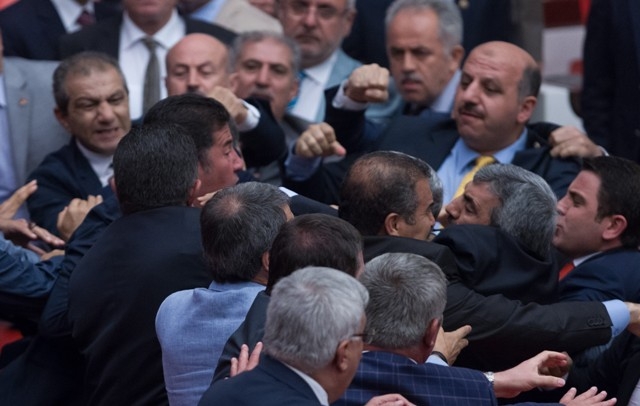 TBMM'Yİ RİNGE ÇEVİRDİLER 43