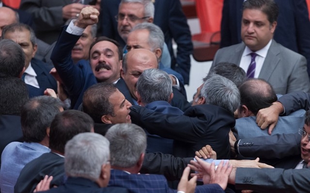 TBMM'Yİ RİNGE ÇEVİRDİLER 44