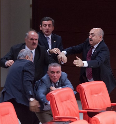 TBMM'Yİ RİNGE ÇEVİRDİLER