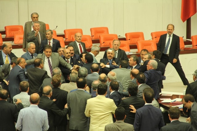 TBMM'Yİ RİNGE ÇEVİRDİLER 77