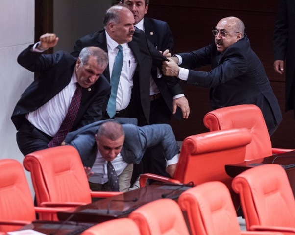 TBMM'Yİ RİNGE ÇEVİRDİLER 8
