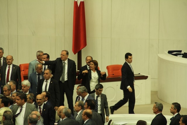 TBMM'Yİ RİNGE ÇEVİRDİLER 82